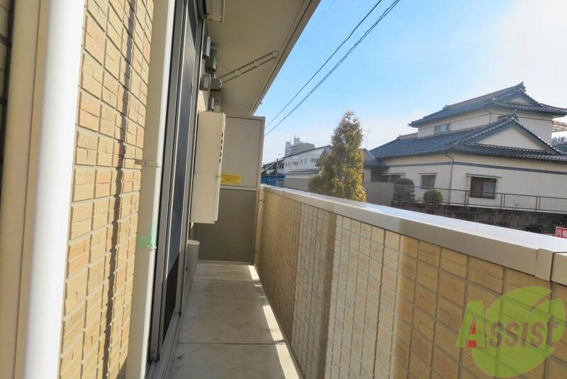 バルコニー　洗濯物以外にお布団も干せますね。助かるね。
