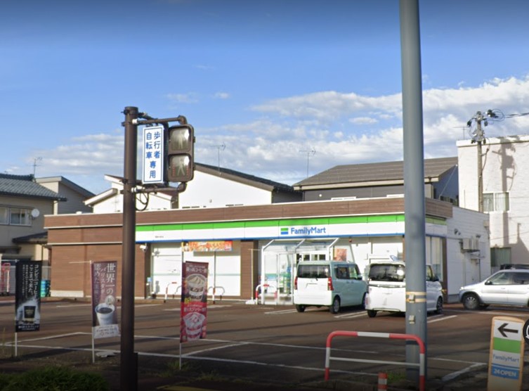 コンビニ　ファミリーマート 見附元町店（コンビニ）まで287m