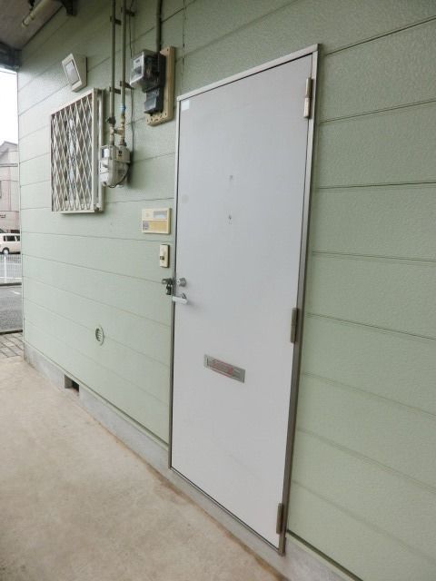 セキュリティ　玄関にはドアチャイム。