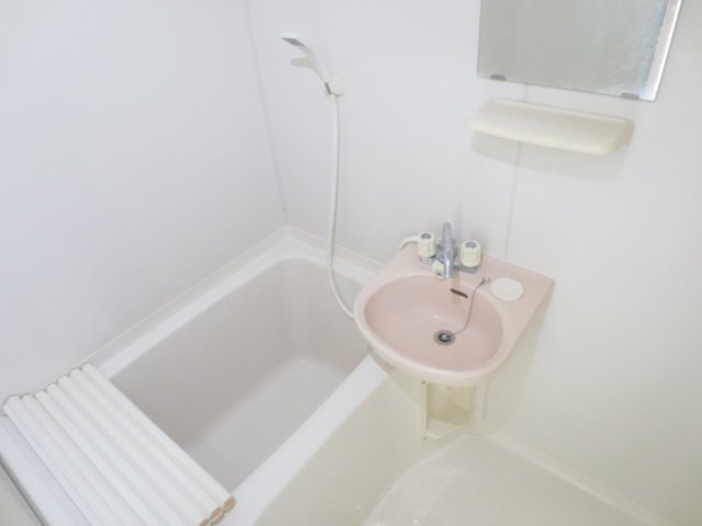 バス・シャワールーム　浴室の写真です。