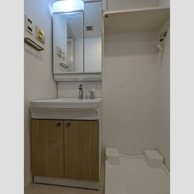 洗面設備　同施工の参考写真です