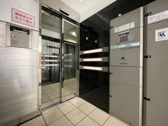 エントランス　建物の内部です