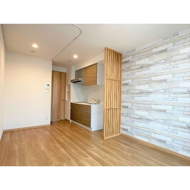 居室・リビング　約９．５帖の洋室