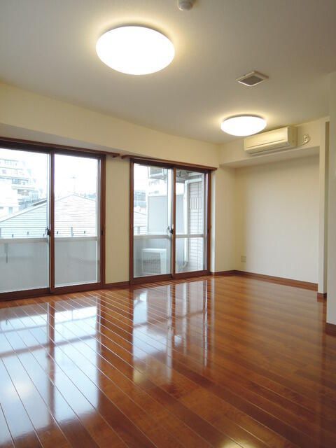 居室・リビング　※全て別号室のお写真。内装等参考にしてください。