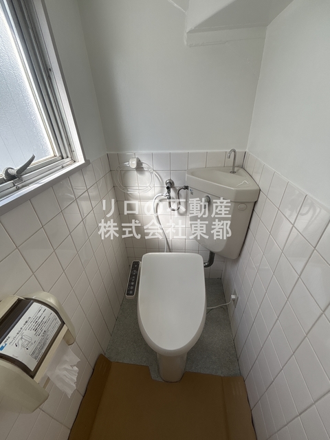 トイレ　白基調で清潔感のあるトイレです♪