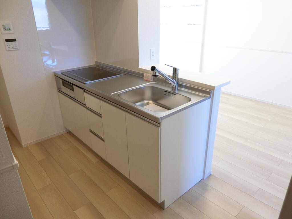 キッチン　室内写真は同施工会社か別部屋を使用しております。