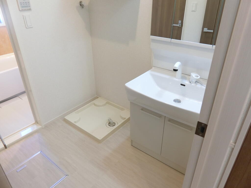 洗面設備　室内写真は同施工会社か別部屋を使用しております。