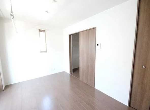 居室・リビング　別部屋の写真を使用しております。