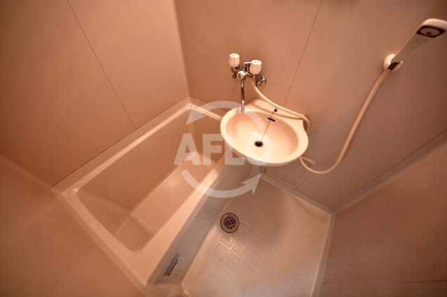 バス・シャワールーム　エムロード玉造　バスルーム