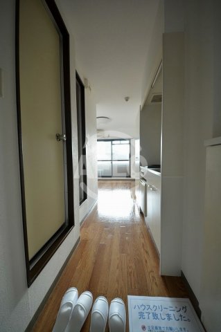 玄関　エムロード玉造　玄関廊下