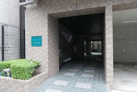 エントランス　ゆとりのあるエントランスです