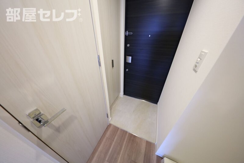 玄関　１２０３号室写真