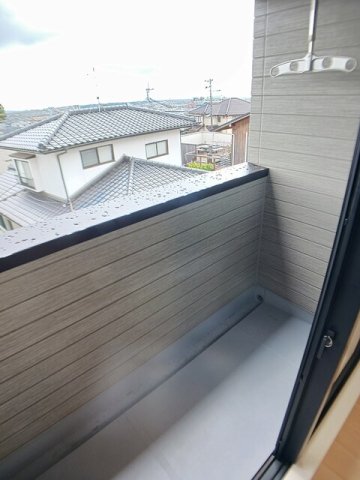 バルコニー　陽当たり良好なバルコニーです