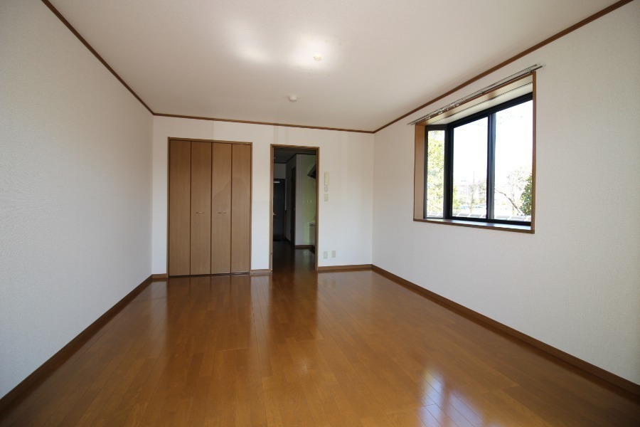 居室・リビング　広々とした洋室