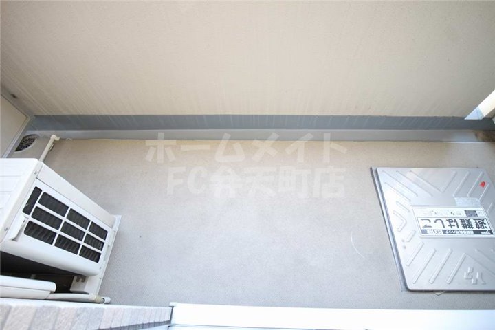 バルコニー　暖かな日差しのふりそそぐバルコニー