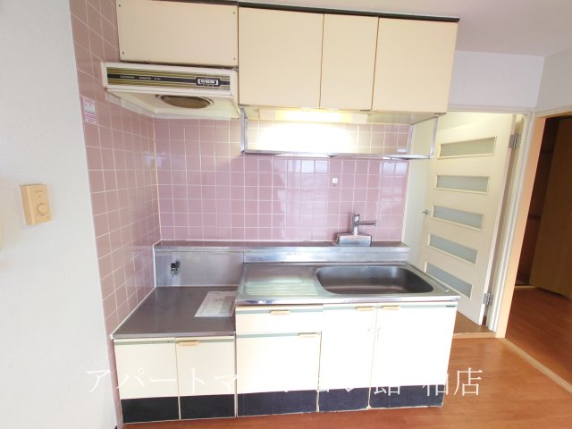 キッチン　※別号室参考写真です ※現況優先