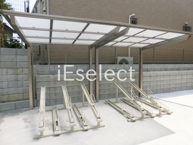 駐車場　屋根付き駐輪場