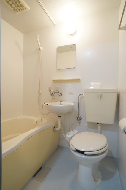 バス・シャワールーム　お掃除も簡単な３点ユニットバス♪