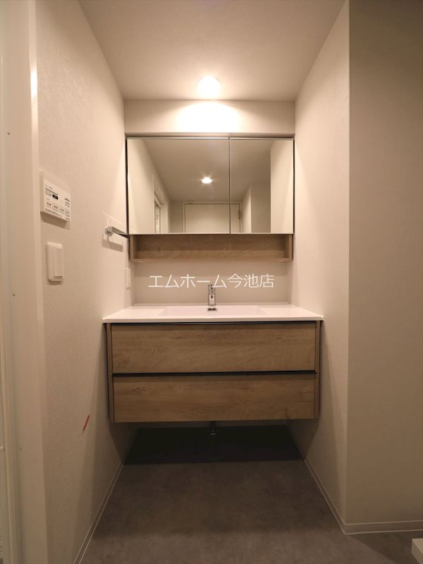 洗面設備　脱衣所　独立洗面台　室内洗濯機置き場