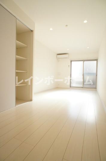 居室・リビング　こちらのリビングで趣味の時間をお楽しみください