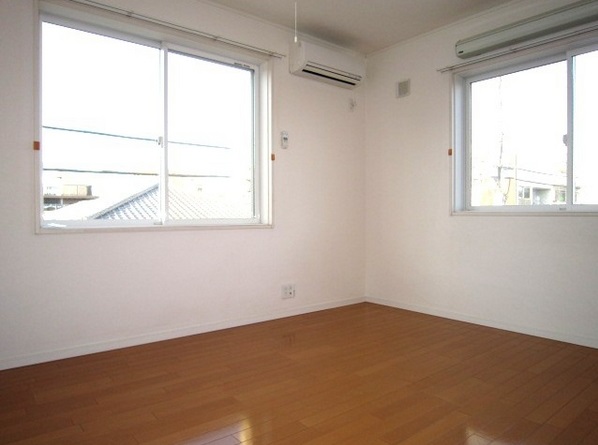 その他部屋・スペース　清潔感のあるフローリングのお部屋です。