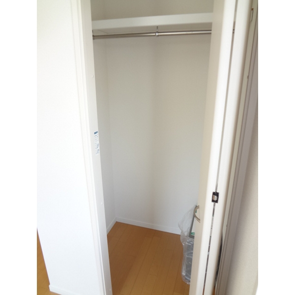 収納　パイプハンガー付クローゼット