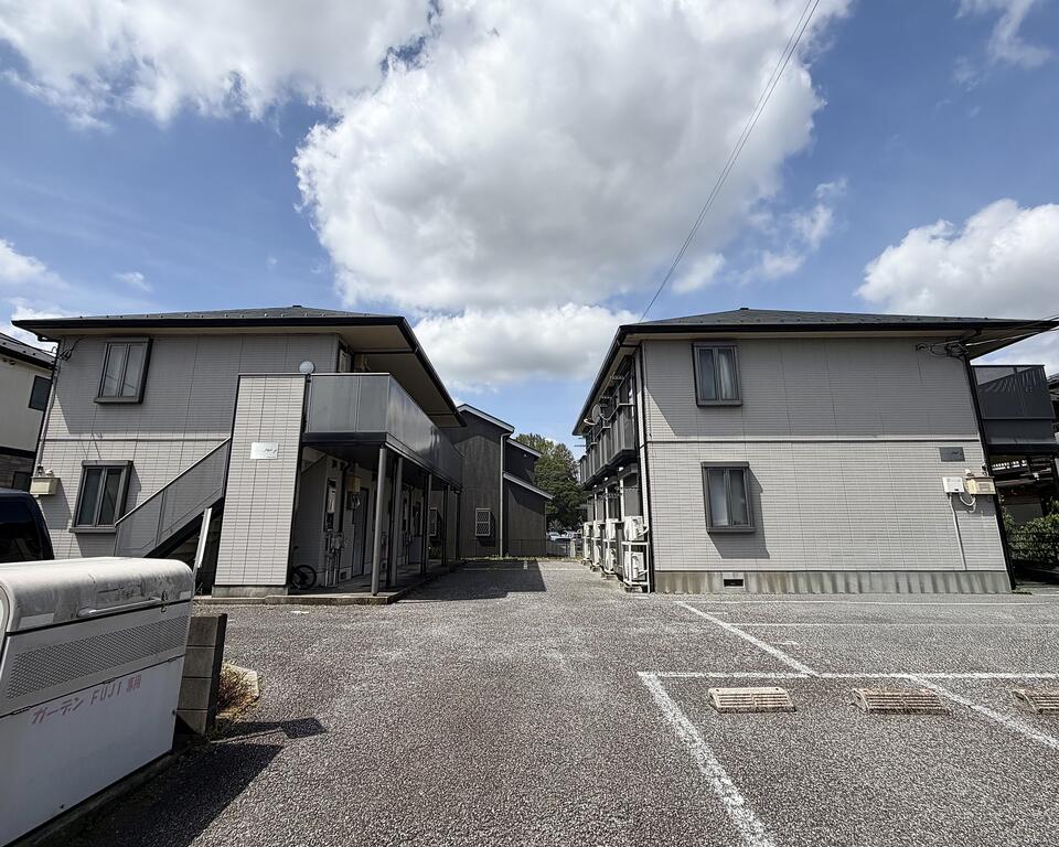 建物外観　駐車場1台付き0円です。