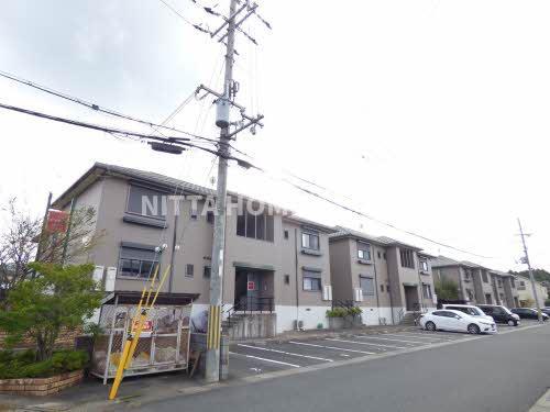 建物外観　駐車場１台無料で使用可能です◎インターネットも無料◇