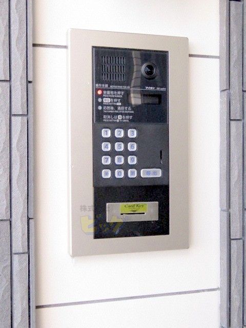 エントランス　人気のオートロック付きマンションです♪