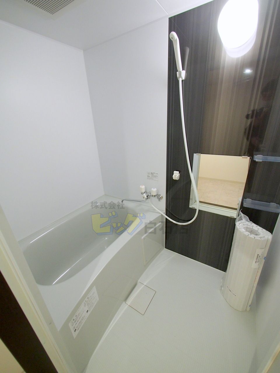 バス・シャワールーム　広々タイプのお風呂です♪