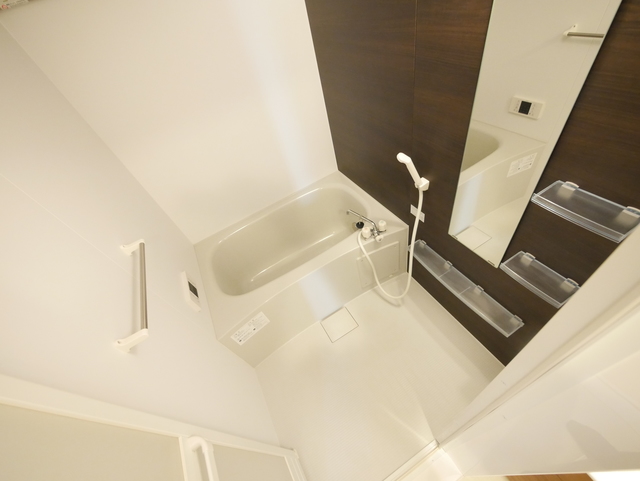 バス・シャワールーム　★追焚と乾燥機のある快適なバスルームです★