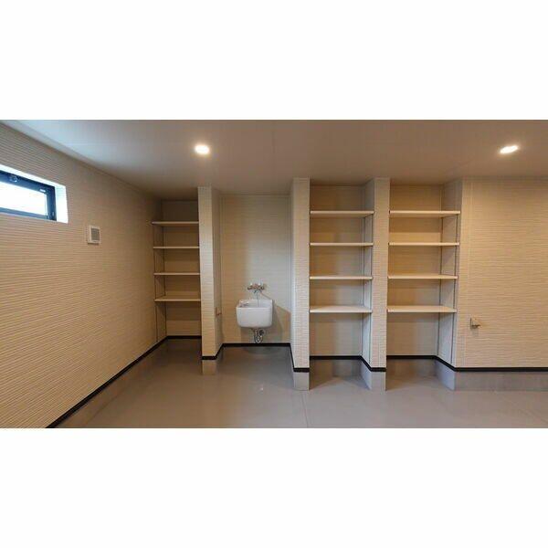 駐車場　ビルトインガレージ