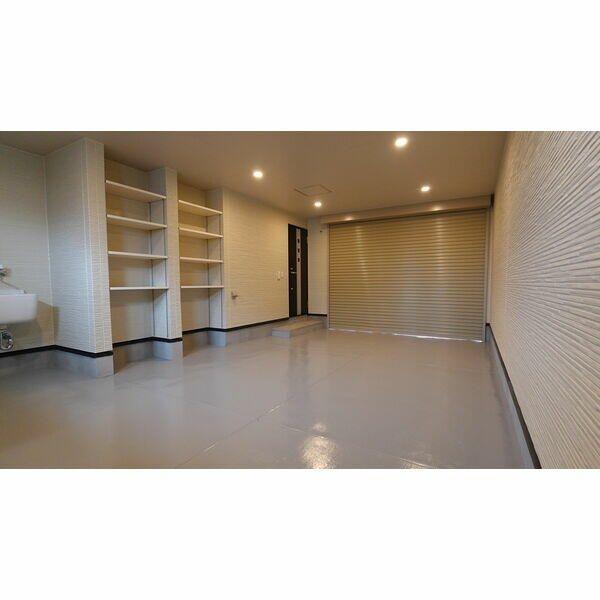 玄関　ビルトインガレージ