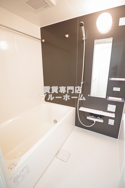 バス・シャワールーム　浴室乾燥機・追炊き機能付きのお風呂！