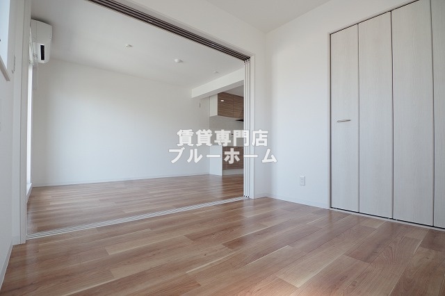 その他　リビング横にある4.5帖の洋室！