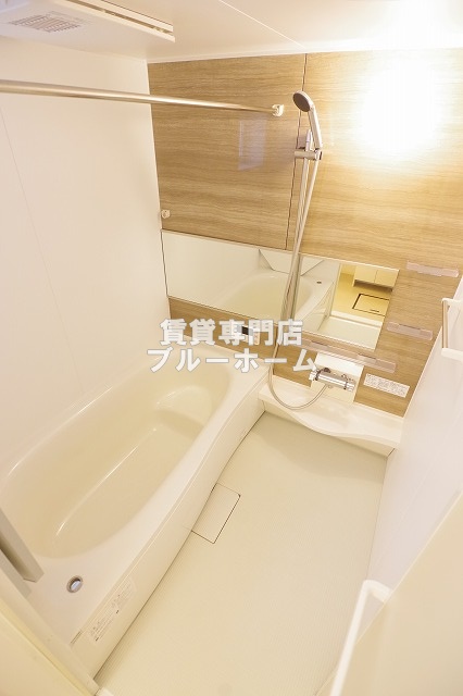 バス・シャワールーム　お風呂は浴室乾燥機付き！