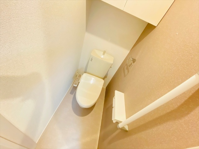 トイレ　＊コンテチェストIIIと同タイプのお部屋です。