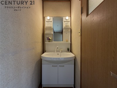 洗面設備　コンパクトで使いやすい洗面所