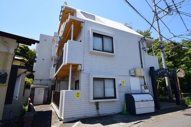 建物外観　～住環境良好ですっ～