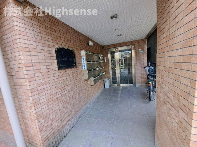 エントランス　落ち着いたエントランスです