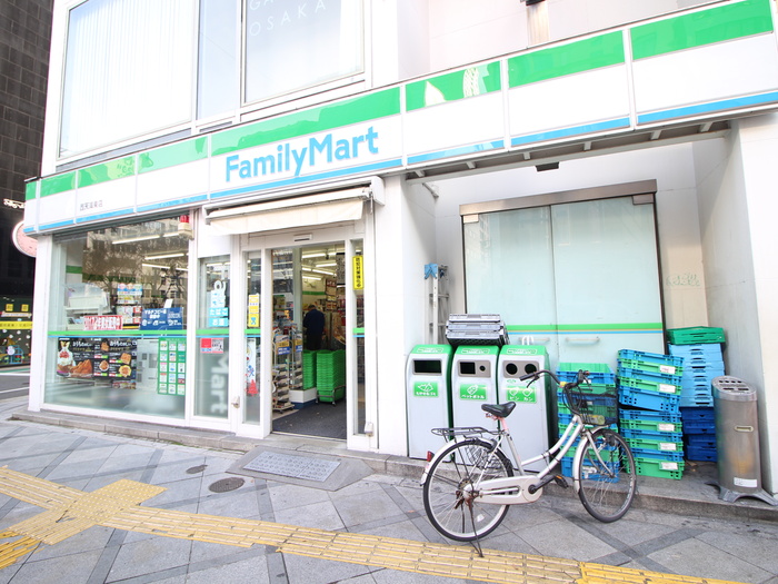 コンビニ　ファミリーマート（コンビニ）まで22m