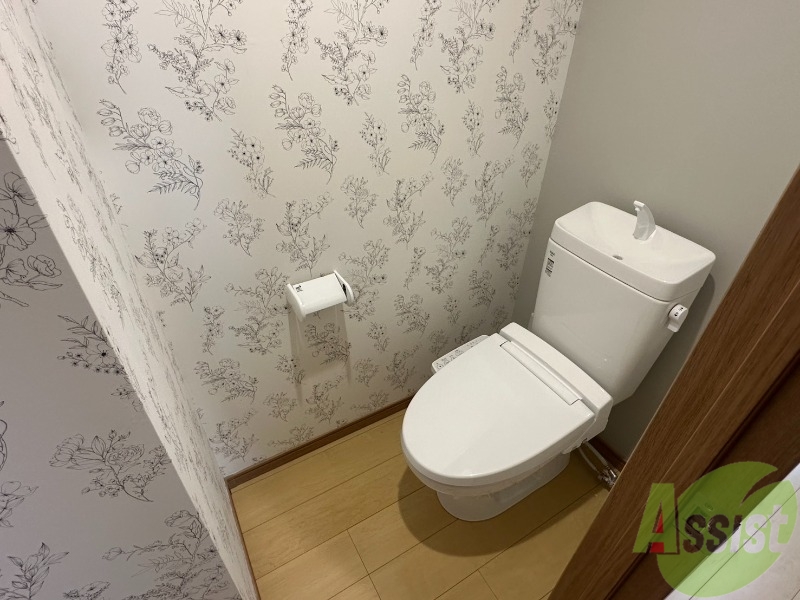 トイレ　こちらはトイレです。清潔感があり、安心して使用できます。