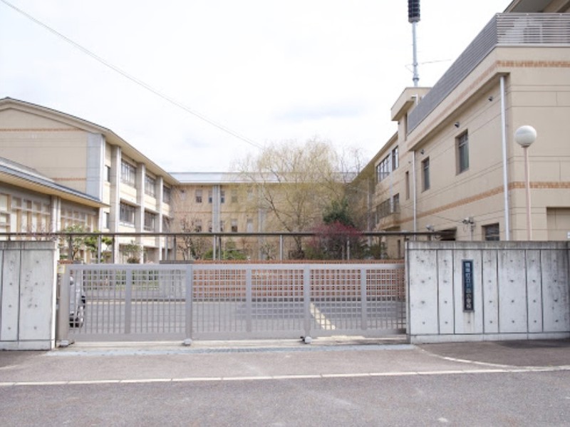 小学校　精華町立川西小学校（小学校）まで393m