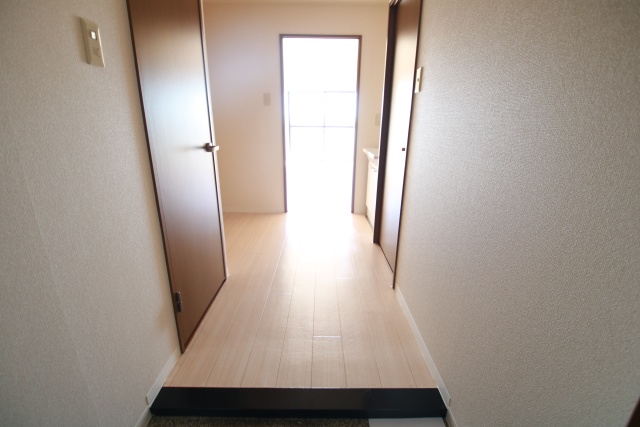 玄関　※別室の参考写真の為、現況優先です。