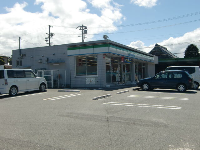 コンビニ　ファミリーマート松阪射和町店（コンビニ）まで688m