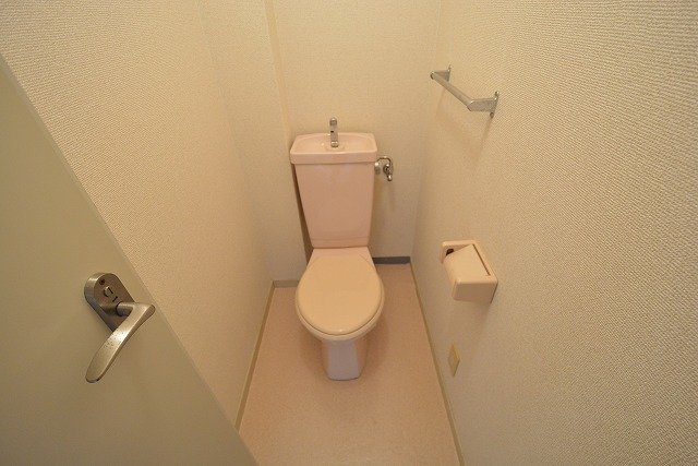 トイレ　ウォシュレット付きのトイレです♪