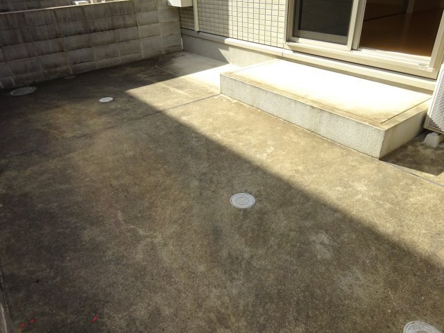 バルコニー　専用庭