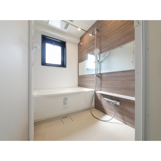 バス・シャワールーム　別部屋の写真です。