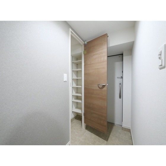 玄関　別部屋の写真です。