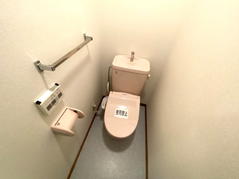 トイレ　温水洗浄暖房便座です！